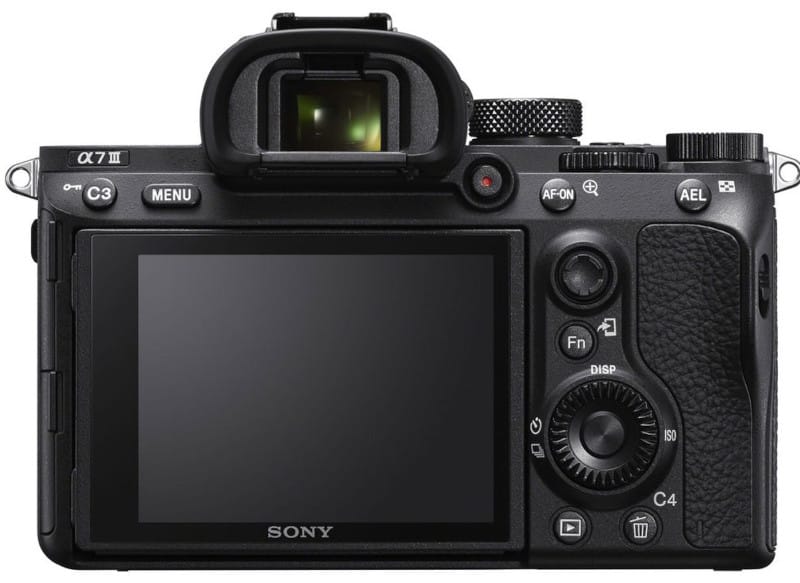 Sony A7 III vs Canon EOS R8: Care e alegerea ideală pentru tine?